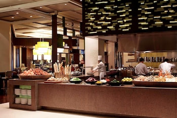 renaissance tianjin lakeview hotel