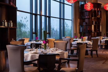 renaissance tianjin lakeview hotel