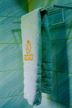 ronkibog crystal hotel and suites