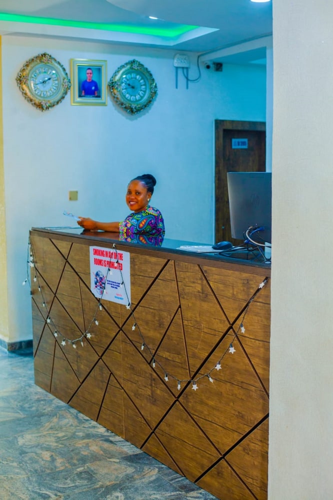 ronkibog crystal hotel and suites