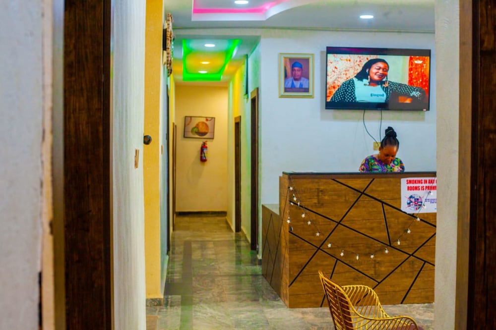 ronkibog crystal hotel and suites