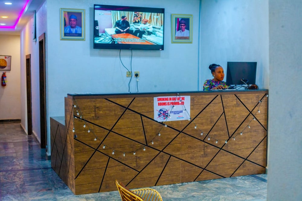 ronkibog crystal hotel and suites