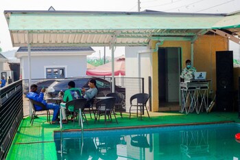 ronkibog crystal hotel and suites