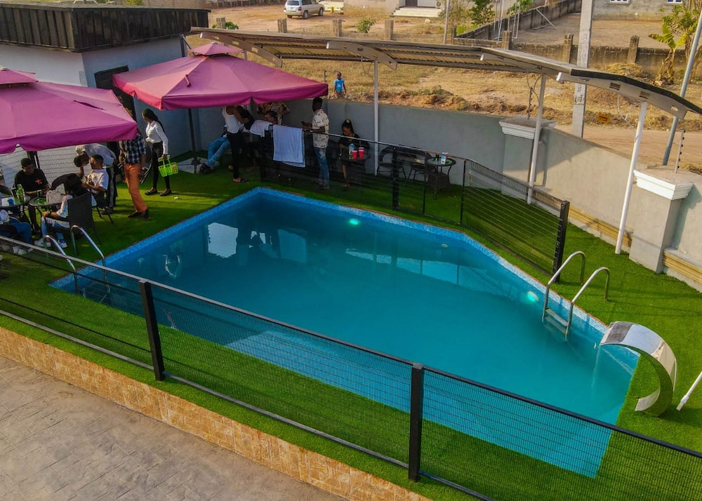 ronkibog crystal hotel and suites