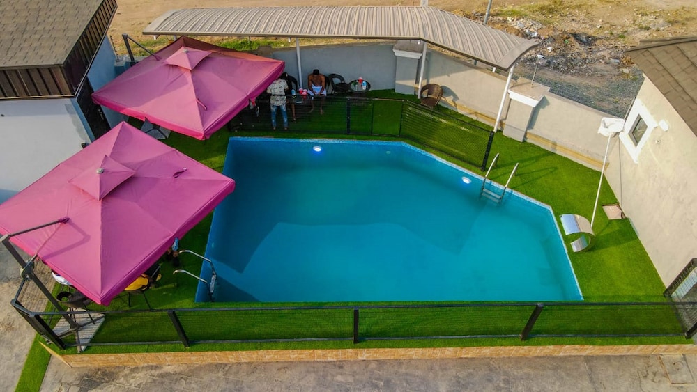 ronkibog crystal hotel and suites