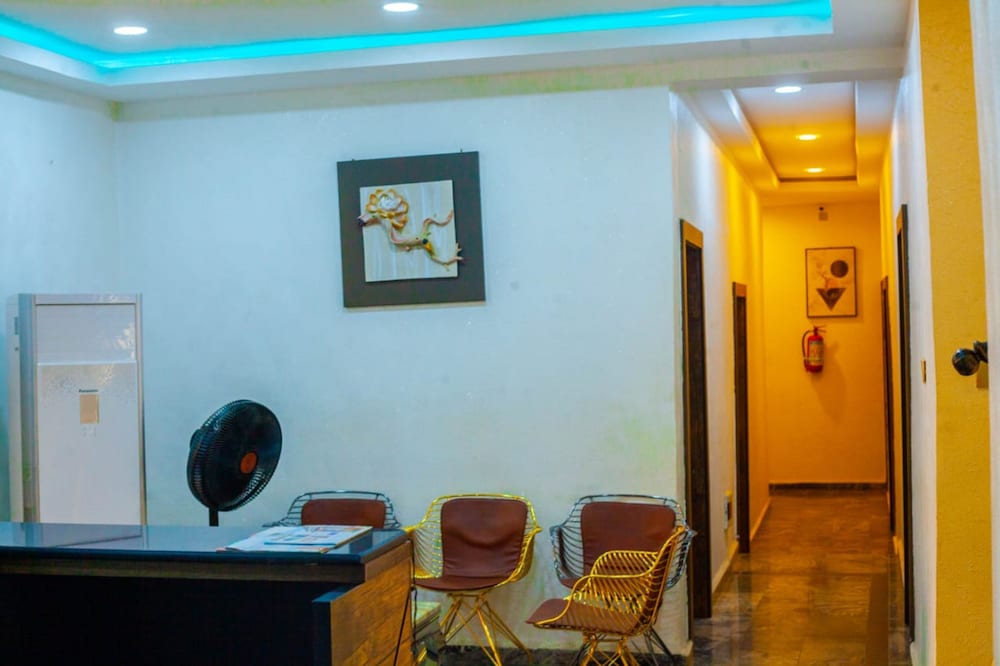 ronkibog crystal hotel and suites