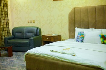 ronkibog crystal hotel and suites