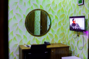 ronkibog crystal hotel and suites