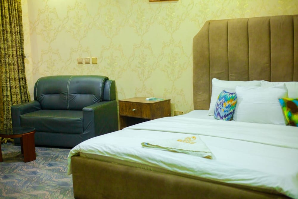 ronkibog crystal hotel and suites