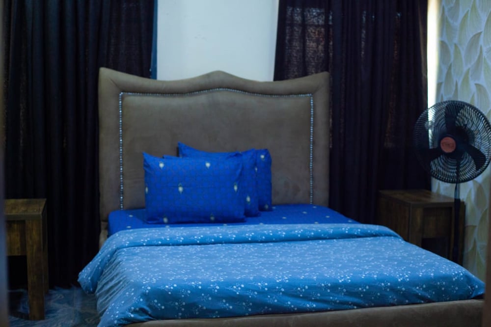 ronkibog crystal hotel and suites