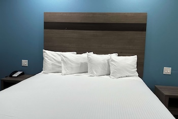 baymont by wyndham freeport texas