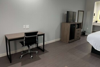 baymont by wyndham freeport texas