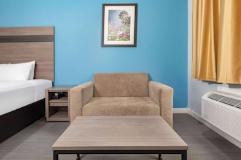 baymont by wyndham freeport texas