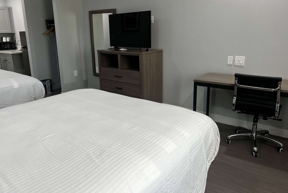 baymont by wyndham freeport texas