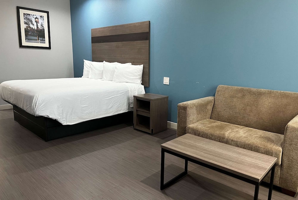 baymont by wyndham freeport texas