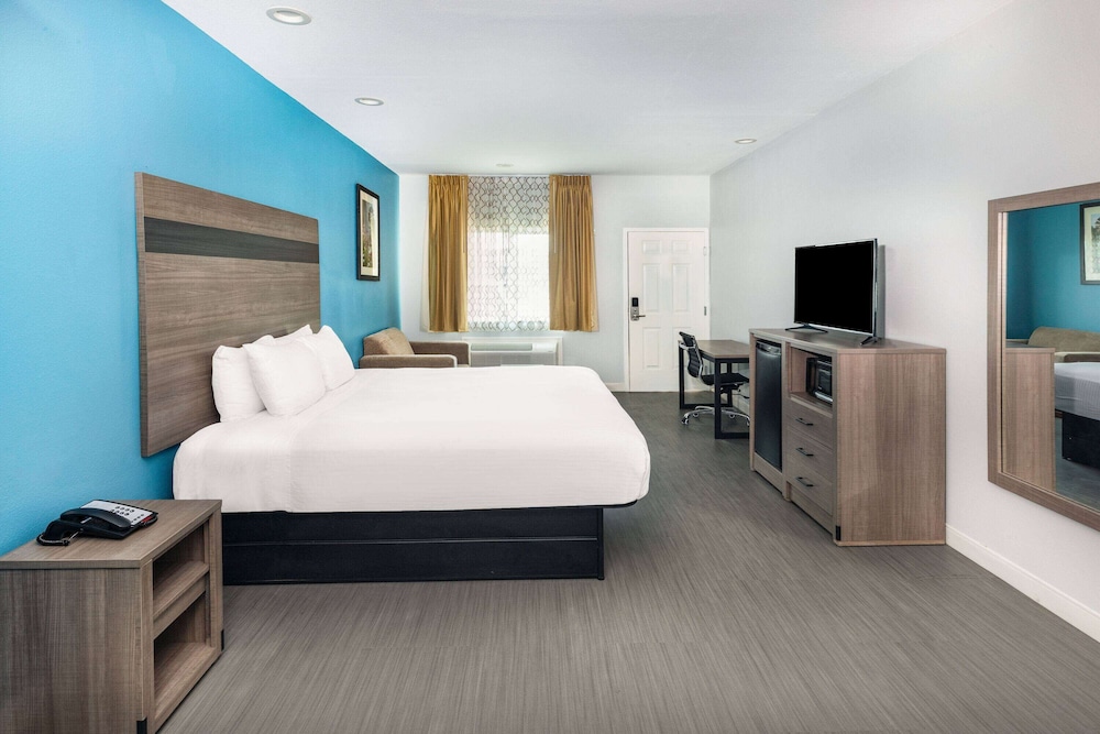 baymont by wyndham freeport texas