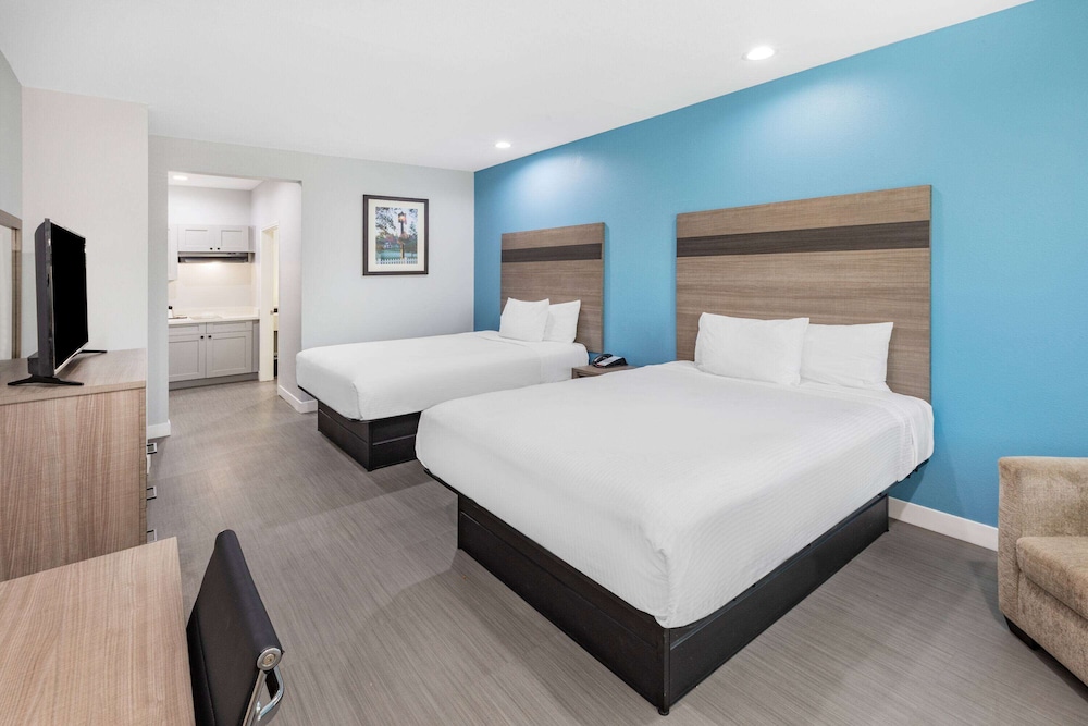 baymont by wyndham freeport texas