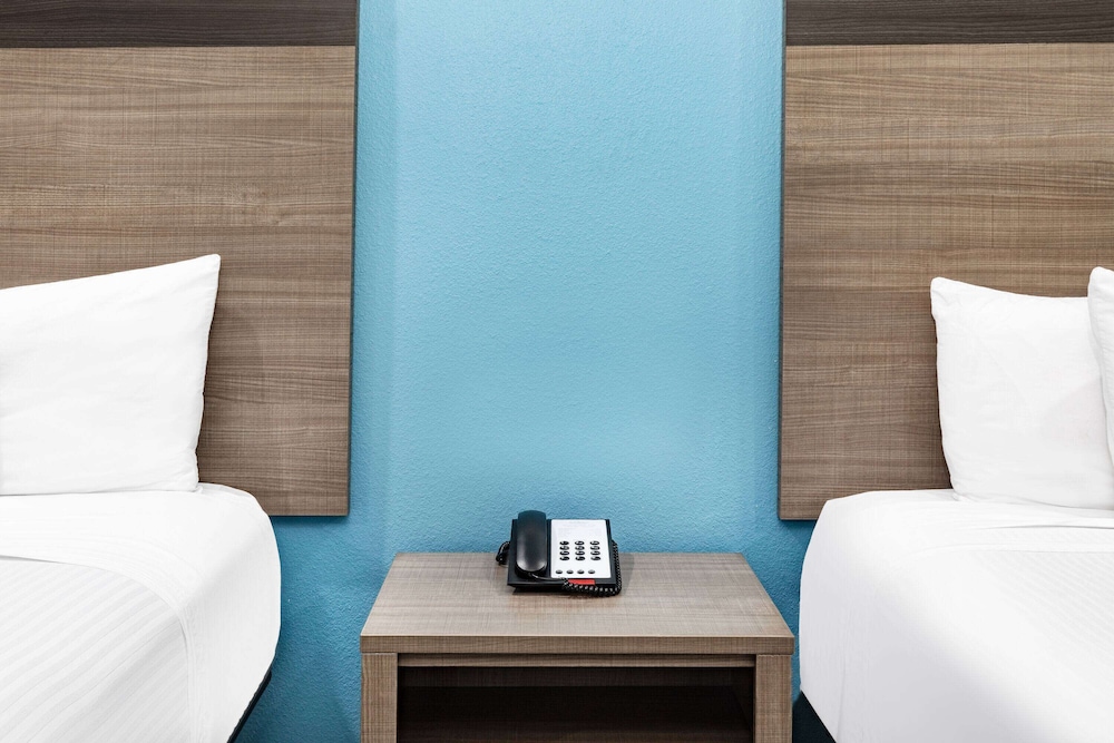 baymont by wyndham freeport texas