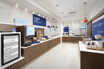 holiday inn express and suites waynesboro east