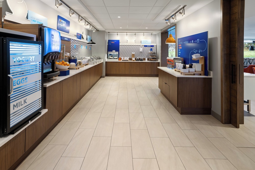 holiday inn express and suites waynesboro east