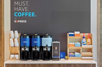 holiday inn express and suites waynesboro east