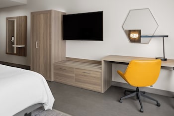 holiday inn express and suites waynesboro east