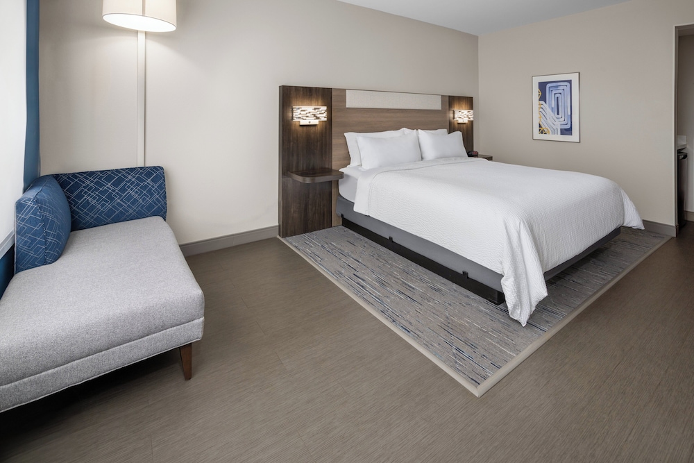 holiday inn express and suites waynesboro east
