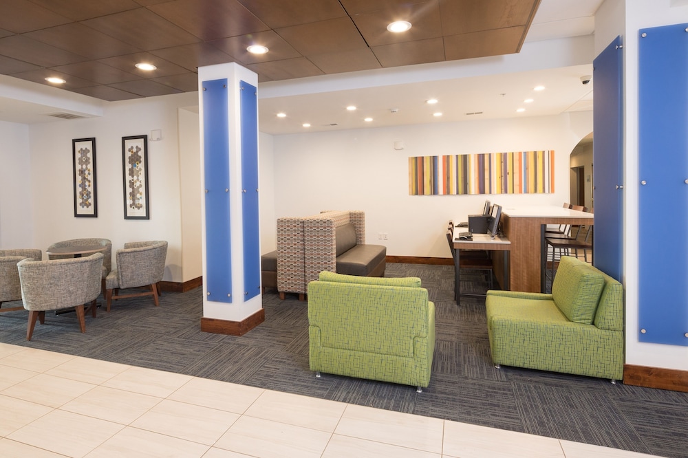holiday inn express and suites detroit utica