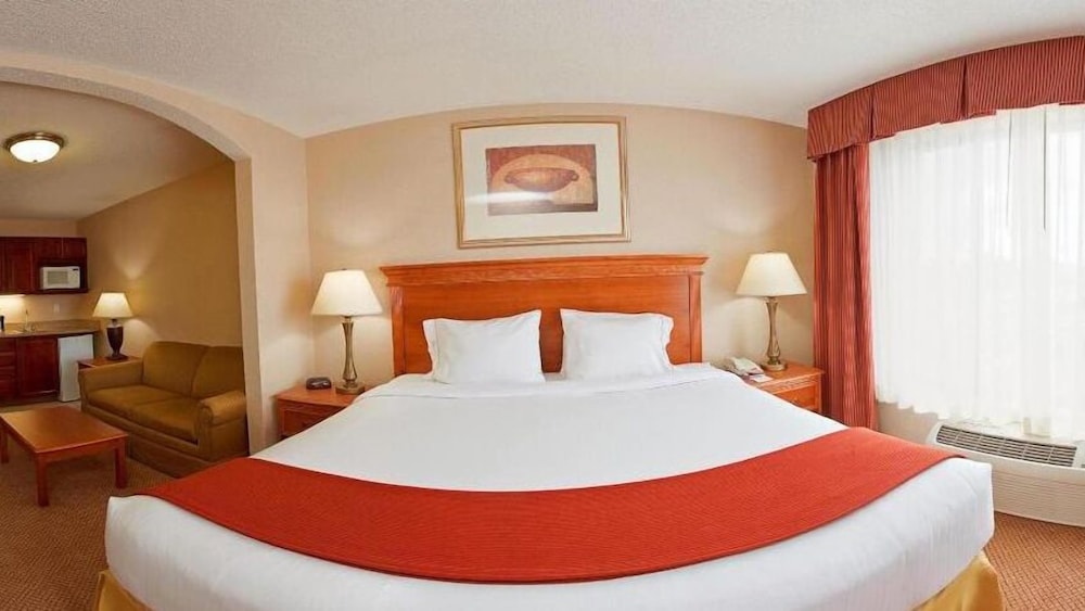 holiday inn express and suites detroit utica