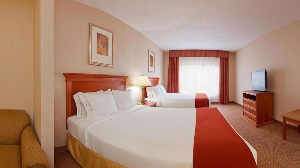 holiday inn express and suites detroit utica