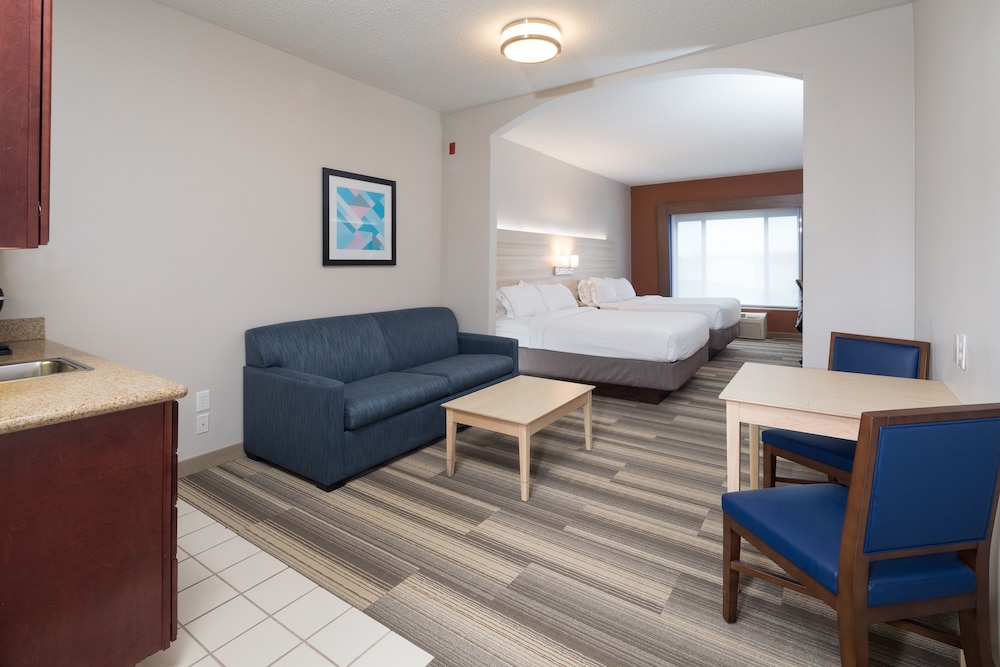 holiday inn express and suites detroit utica
