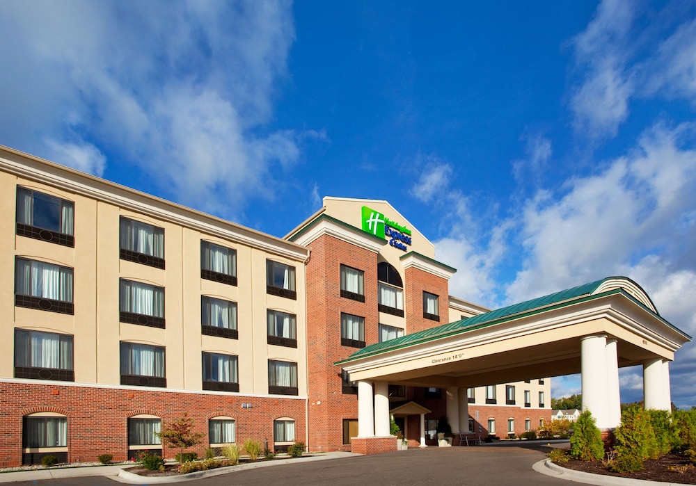 holiday inn express and suites detroit utica