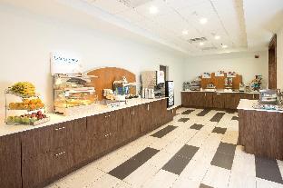 holiday inn express and suites detroit utica