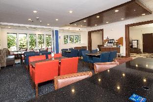 holiday inn express and suites detroit utica