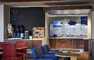 holiday inn express and suites detroit utica