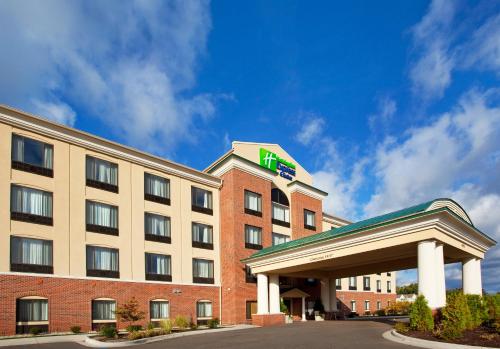 holiday inn express and suites detroit utica