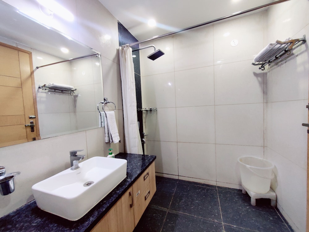 blueneck sec 47 near medanta the medicity gurugram