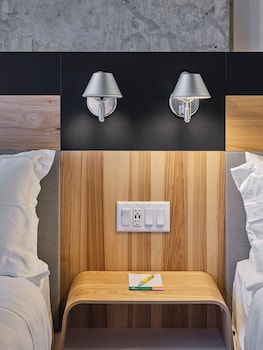 alt hotel calgary university district