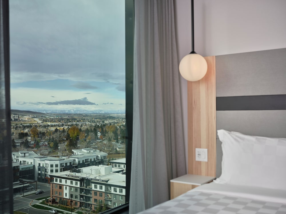 alt hotel calgary university district