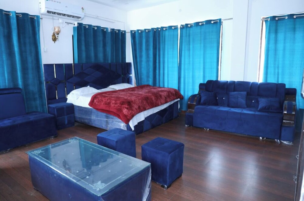 hotel omkaar and restaurant