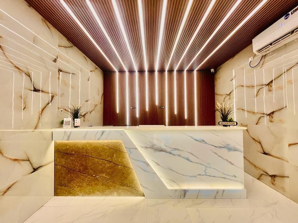 hotel eagle grand