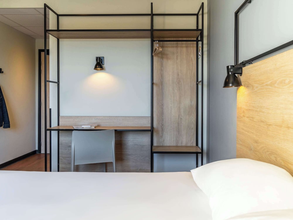 ibis marseille marignane technopole