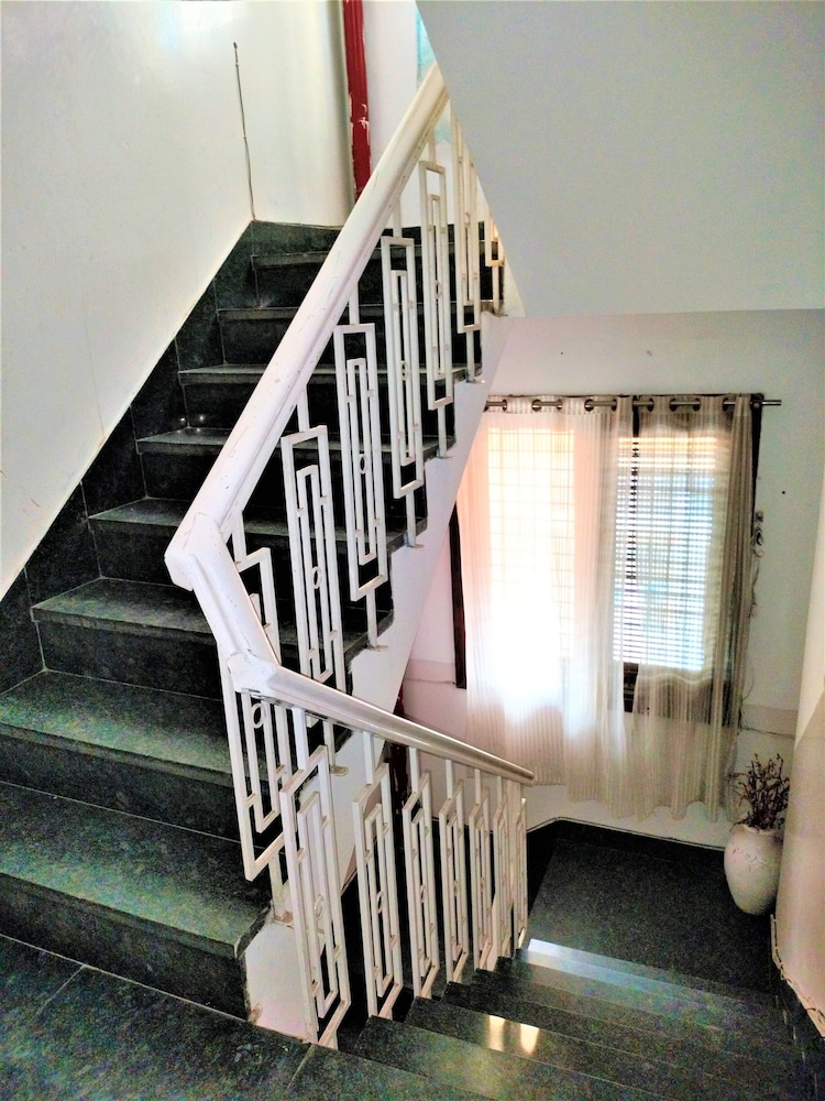 hotel white palace