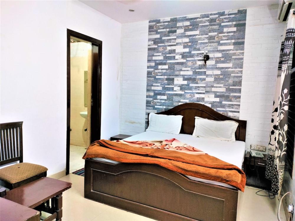 hotel white palace