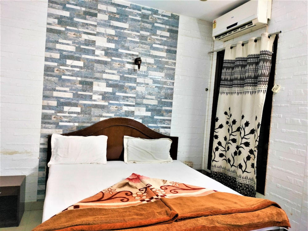 hotel white palace