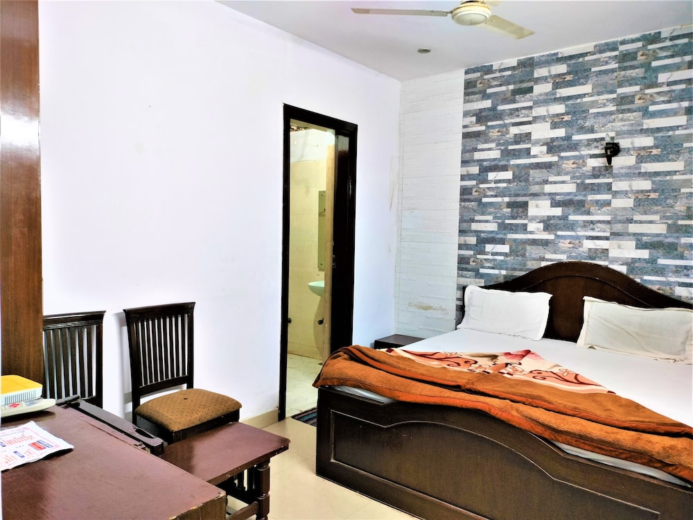 hotel white palace