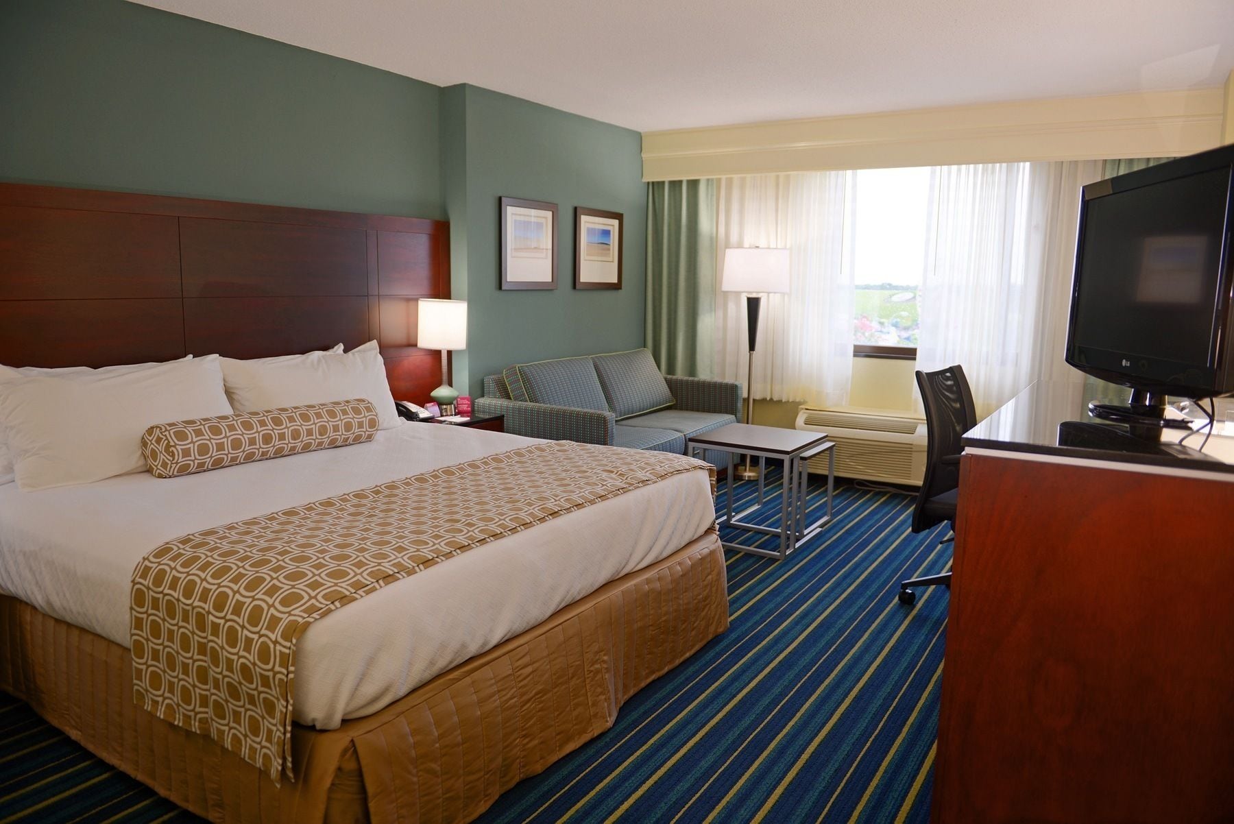 crowne plaza virginia beach town center by ihg