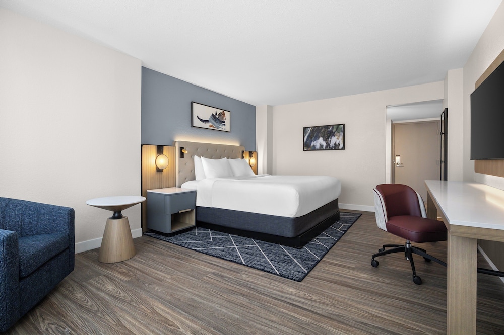 crowne plaza virginia beach town center by ihg