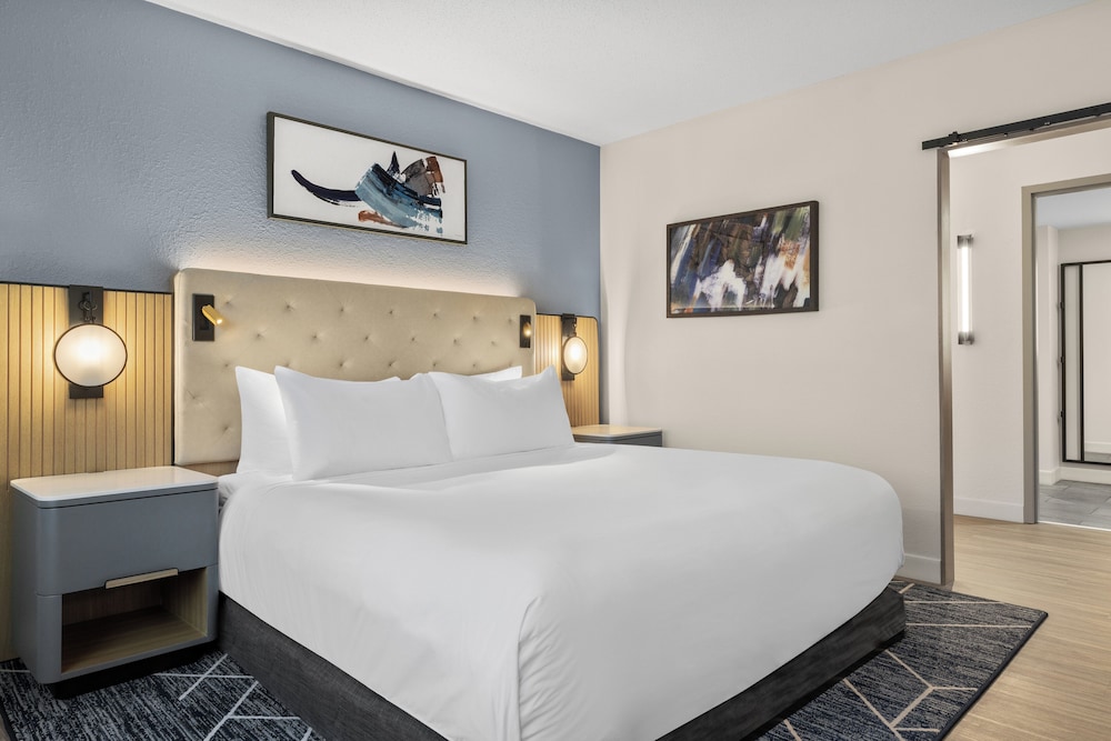 crowne plaza virginia beach town center by ihg