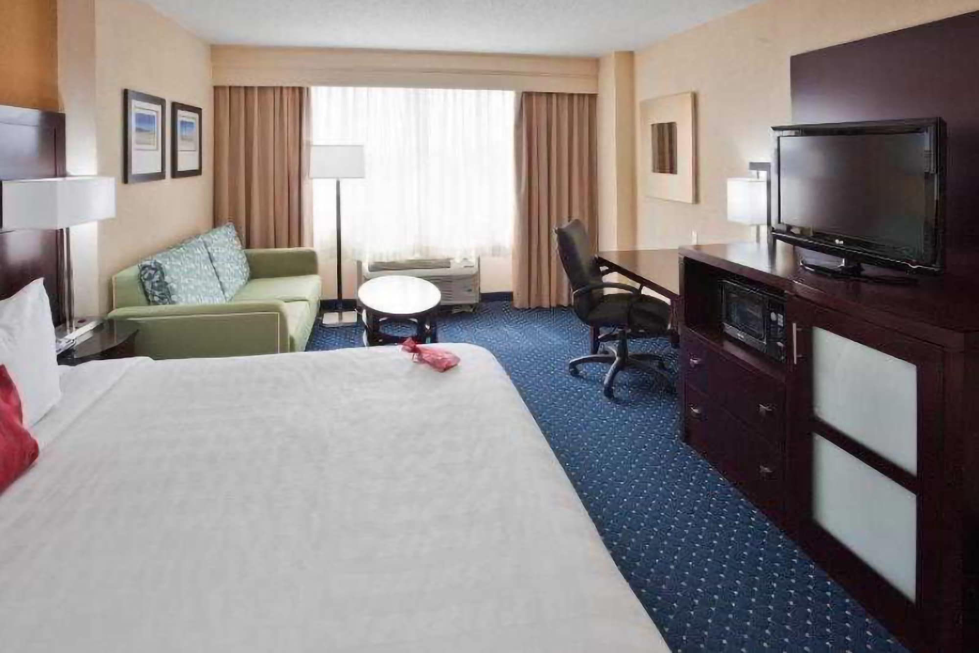 crowne plaza virginia beach town center by ihg